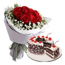 Bouquet of 10 Red Roses and 1/2 Kg Black Forest Cake